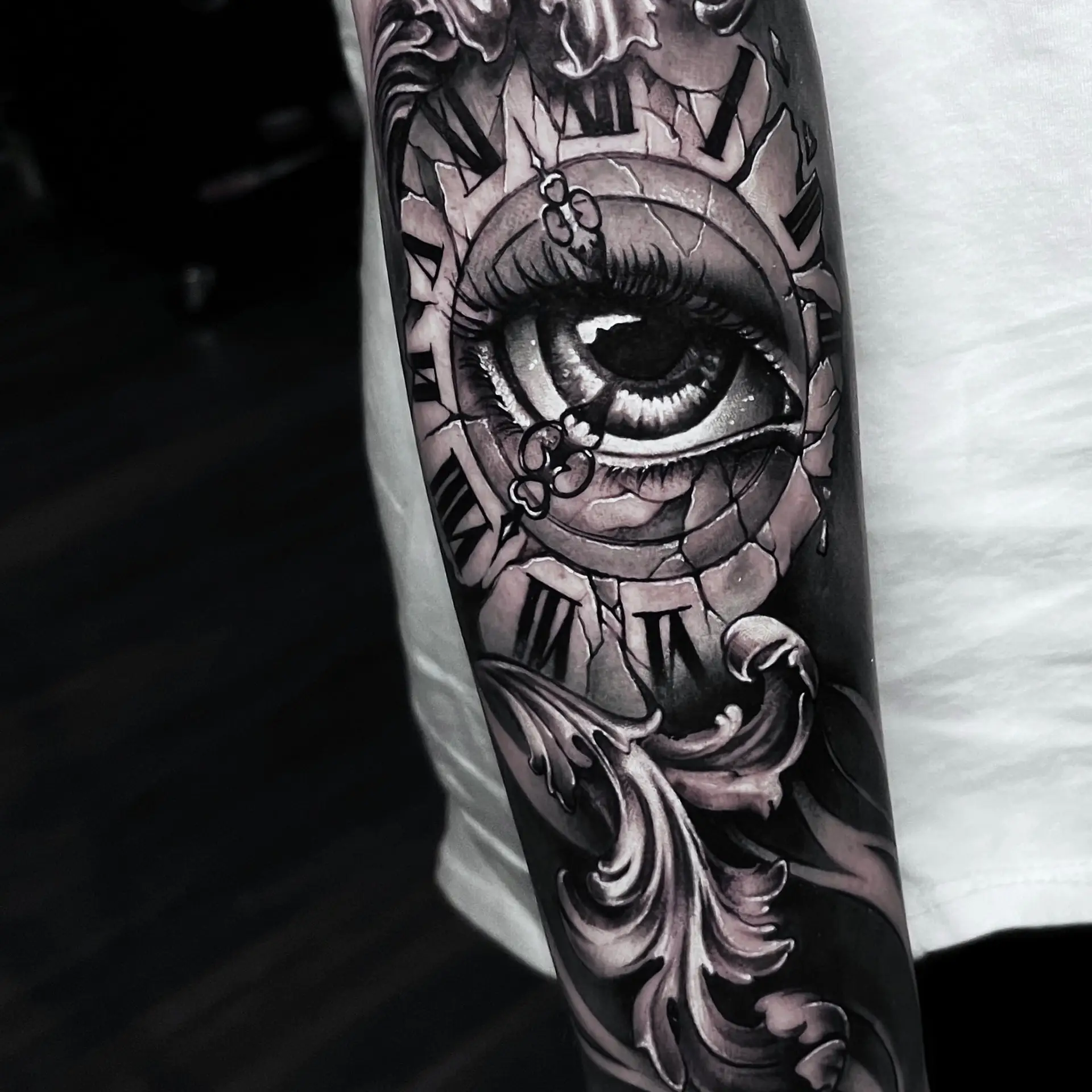 Tattoos zetten bij Ninety-Nine Tattoos in Elst