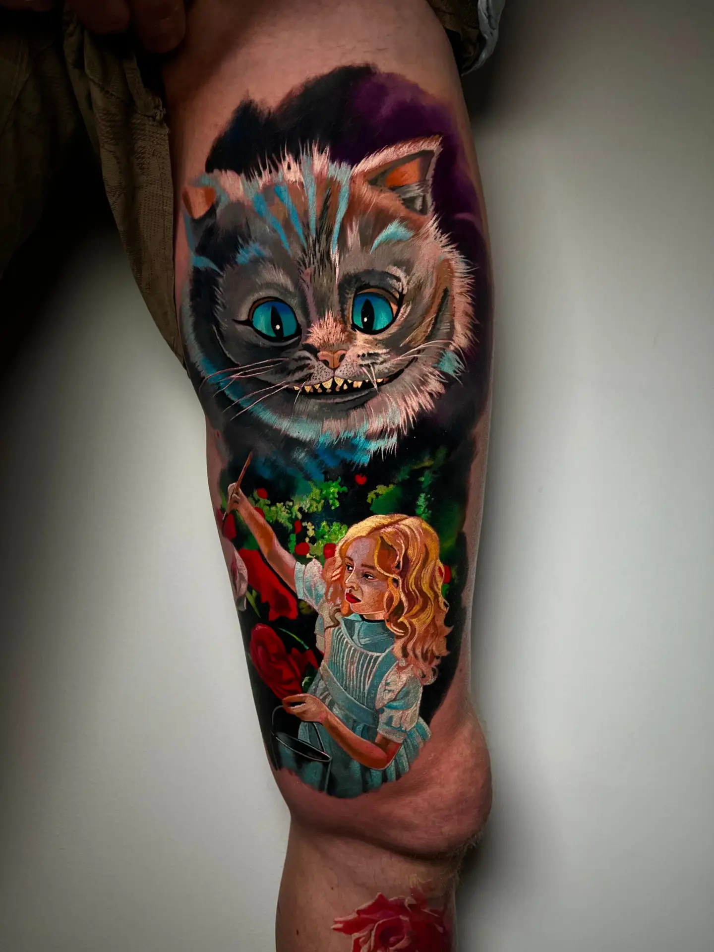 Second Skin op een nieuwe tattoo bij Ninety-Nine Tattoos