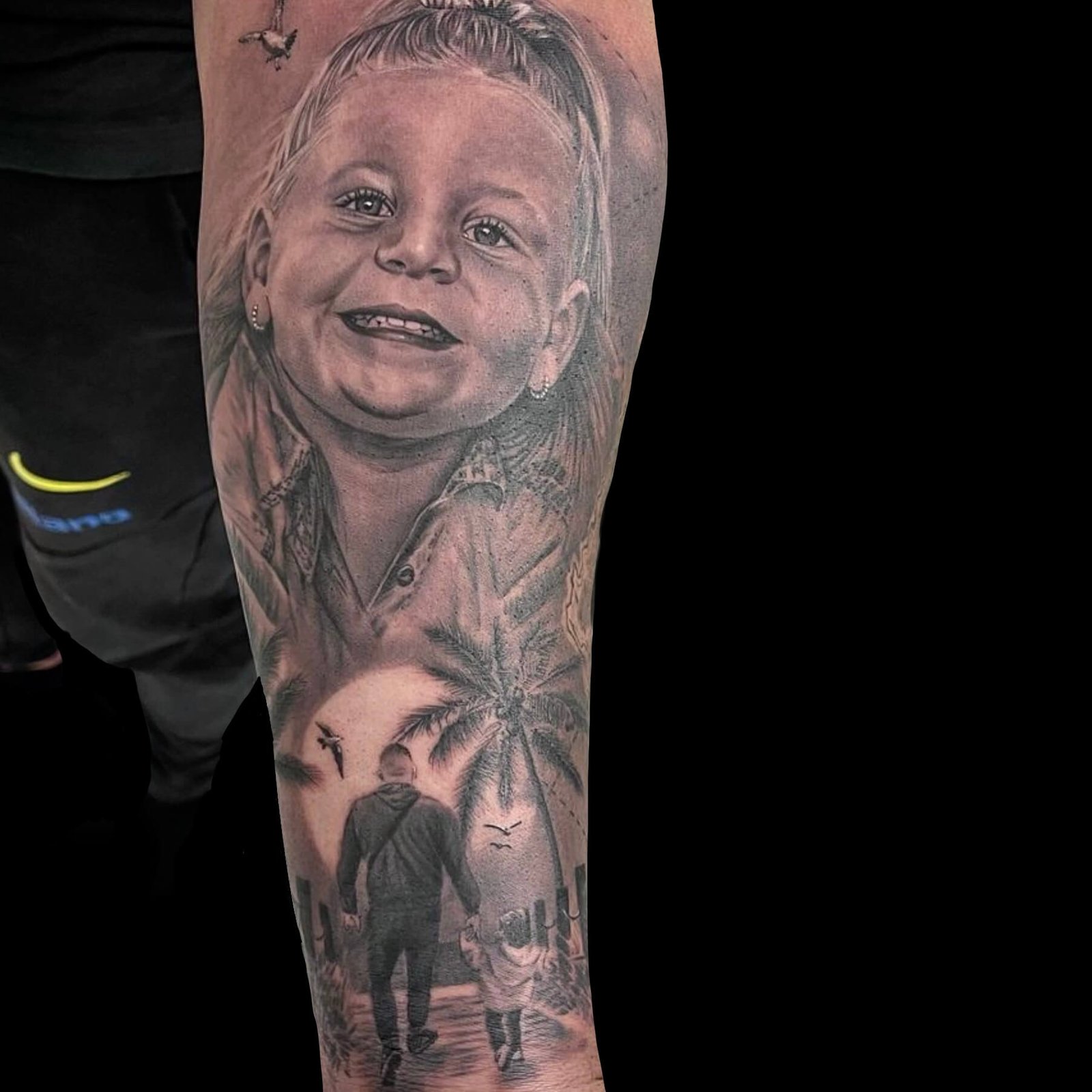 Gedetailleerde portret tattoo in kleur gezet bij Ninety-Nine Tattoos