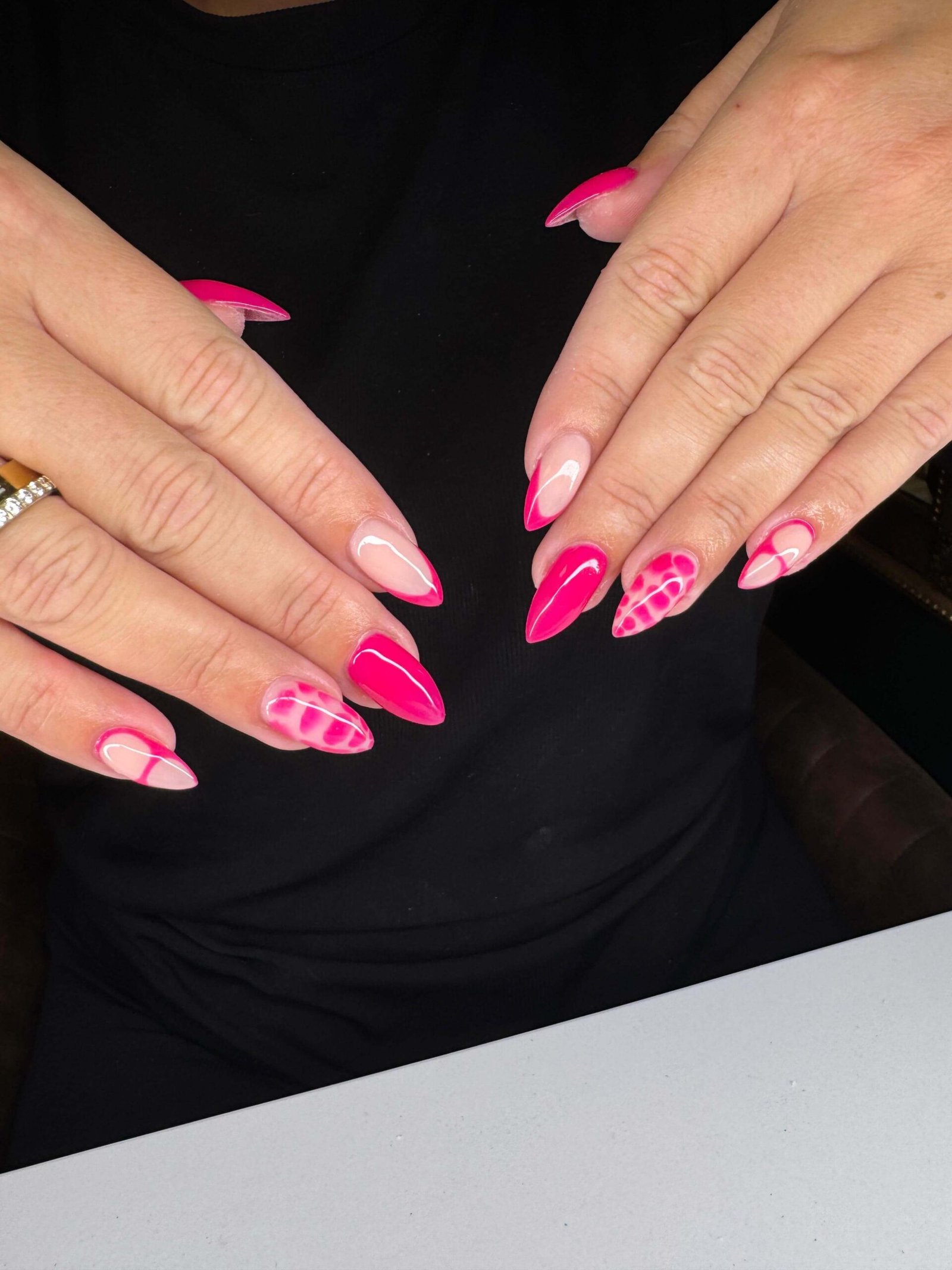 nagels laten zetten in Elst
