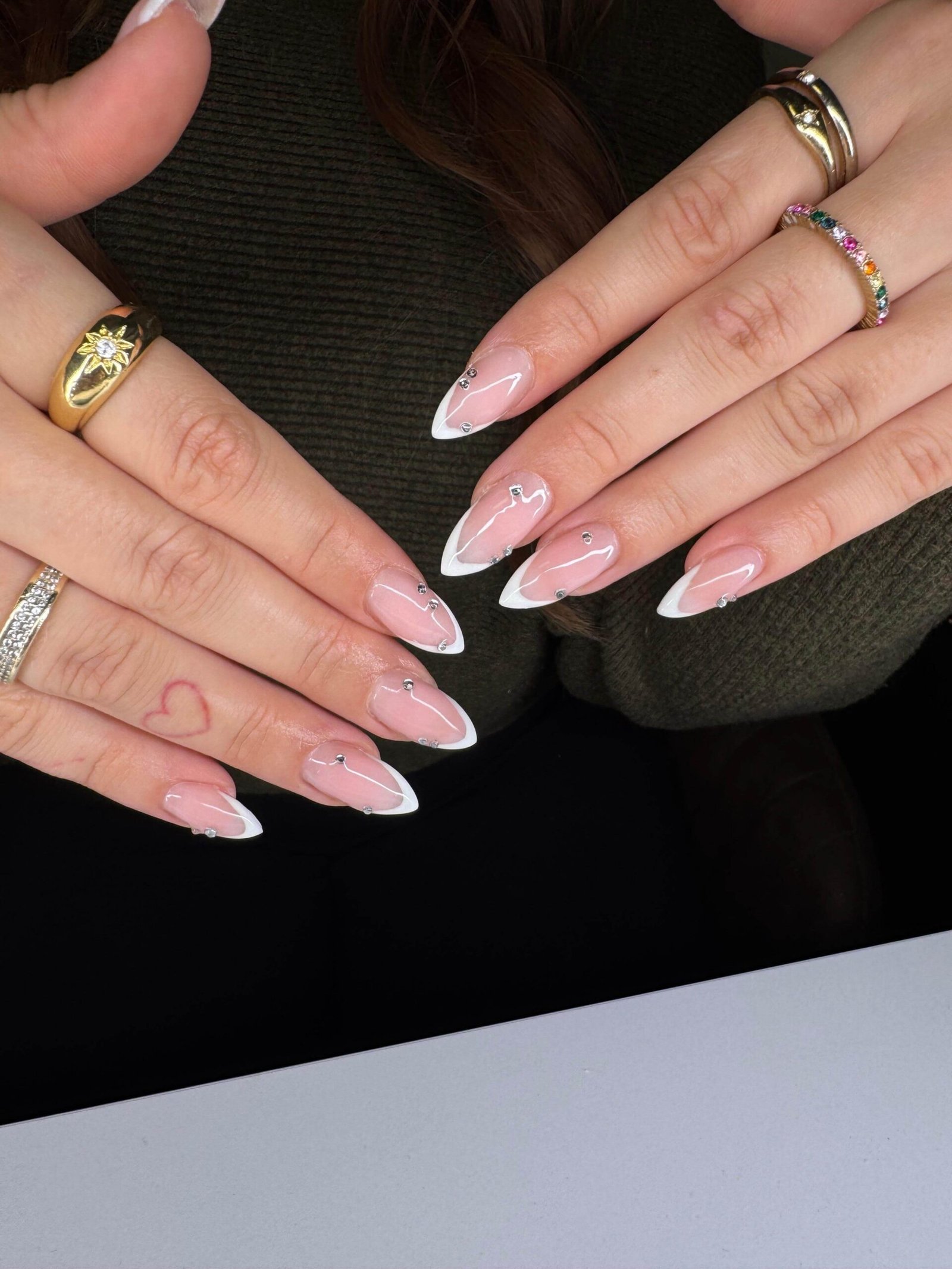 nagels laten zetten in Elst