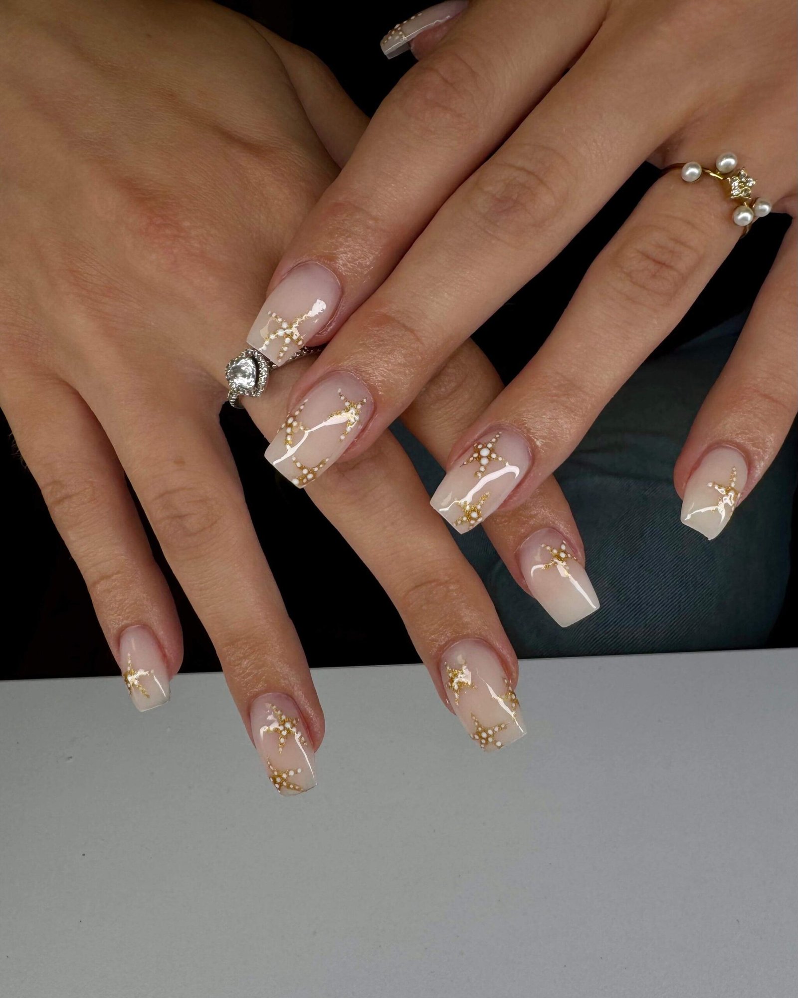 nagels laten zetten in Elst