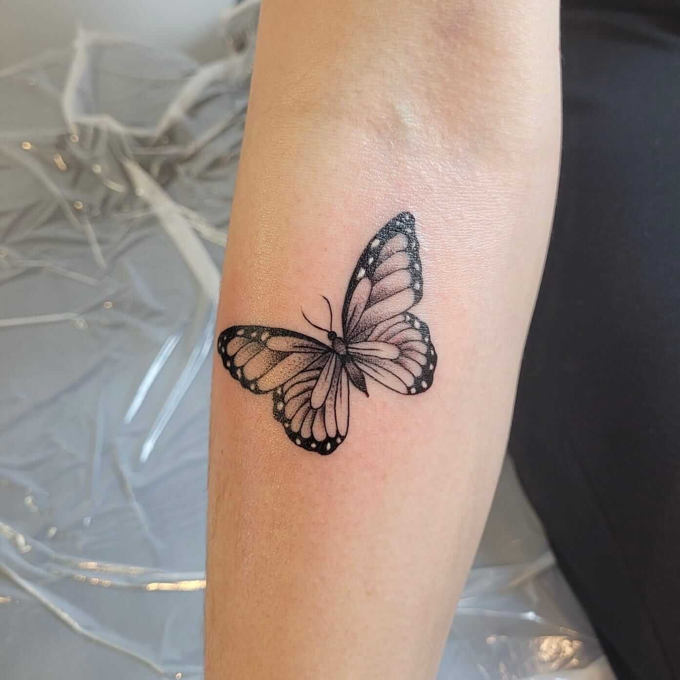tattooshop voor een tattoo laten zetten piercings nagels en toothgems